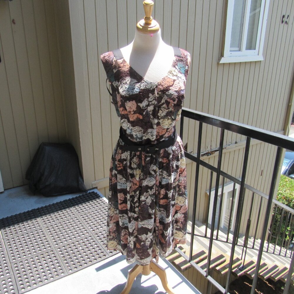 #146. NEW WOMEN'S LACE AUTUMN STYLE DRESS BY CITY CHIC (SIZE 8-10US)